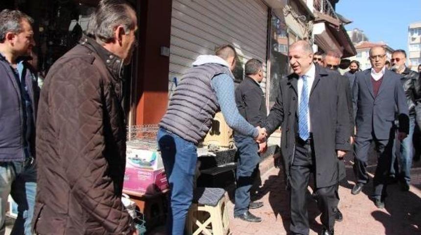 Bolu'ya Gelen &Uuml;mit &Ouml;zdağ'ı &Uuml;lk&uuml;c&uuml; Grup Protesto Etti