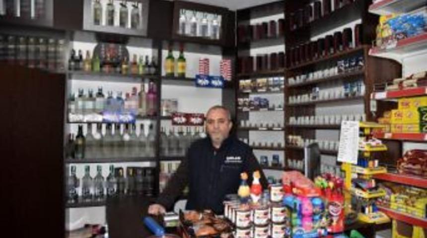 Marketten 15 Bin Tl'lik Sigara Ve I&ccedil;ki &Ccedil;alındı