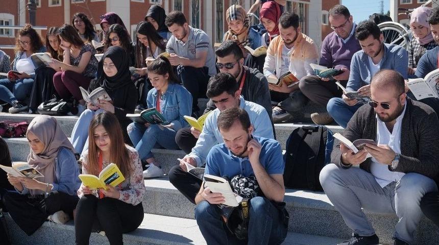 Bilecik Şeyh Edebali &Uuml;niversitesinde Kitap Okuma Etkinliği D&uuml;zenledi