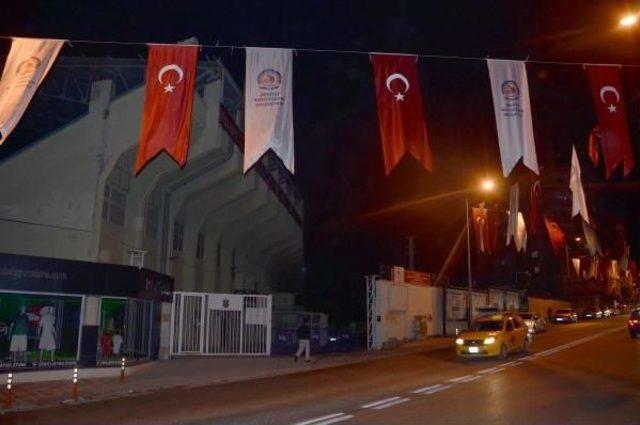 Erdoğan'a Hazırlık Için 'denizli Atatürk Stadı' Tabelası Söküldü