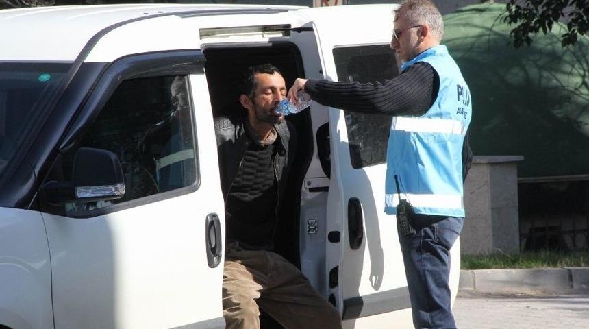 Meslektaşlarını Yaralayan Kişiye Polis Şefkati