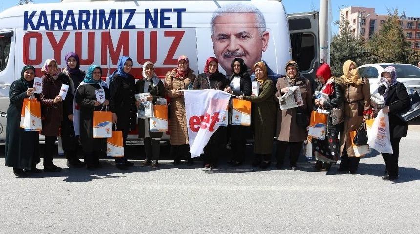 Ak Parti Konya Kadın Kolları Ev Ev Gezerek Referandum İ&ccedil;in Destek İstiyor