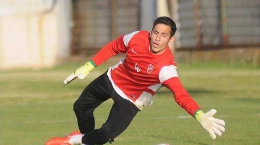 Karşıyakalı Erhan'a S&uuml;per Lig Takımlarından Yakın Markaj