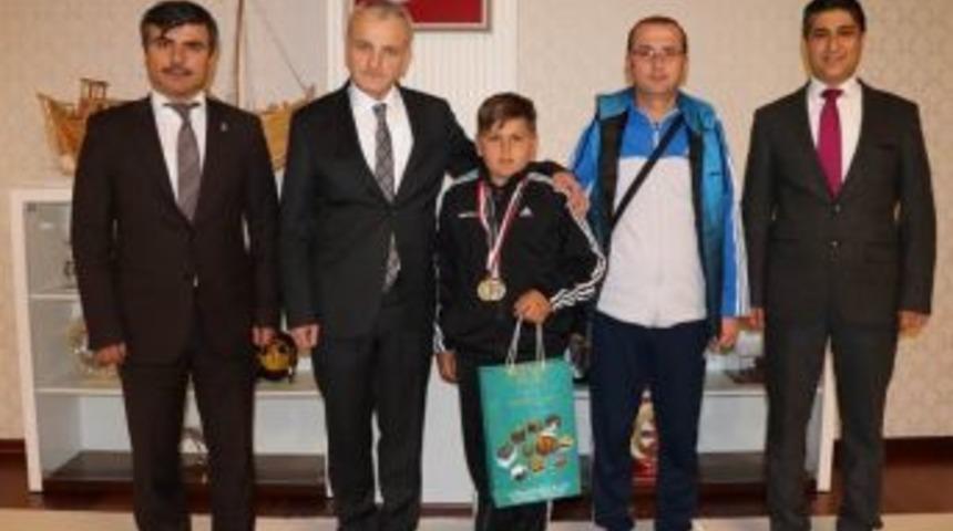 Şampiyon &Ouml;ğrenci Bartın Valiliğinde