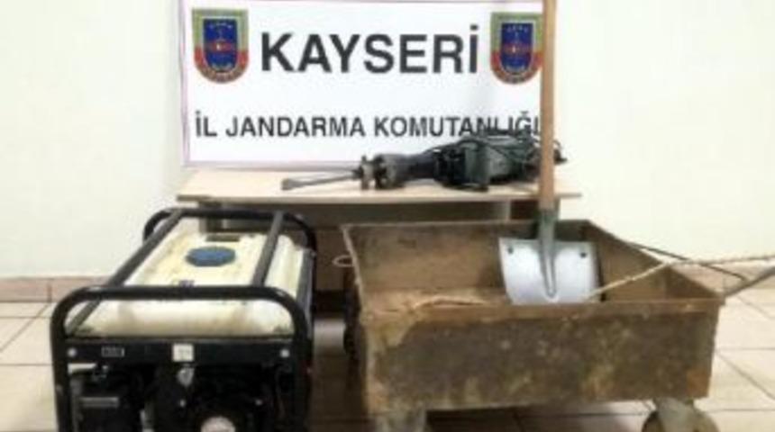 Ka&ccedil;ak Kazı Yapan Definecilere Su&ccedil;&uuml;st&uuml;