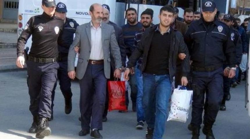 Mersin'de Pkk/kck Ş&uuml;phelisi 27 Kişi Adliyeye &Ccedil;ıkarıldı