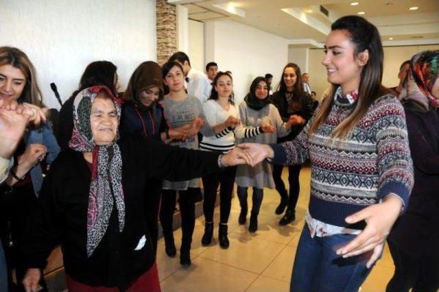 Gaziantep'te, Yaşlılar, Davul- Zurna Ile Eğlendi