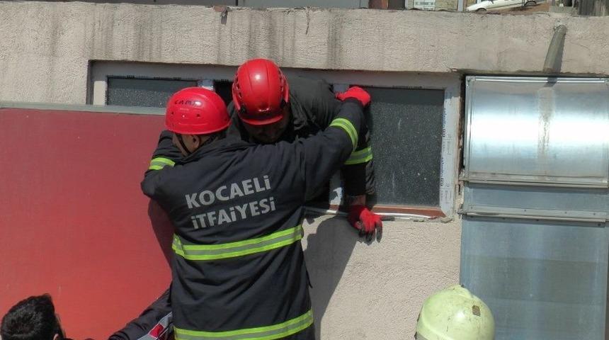 Asılsız İhbar İtfaiye Ve Sağlık Ekiplerini Harekete Ge&ccedil;irdi