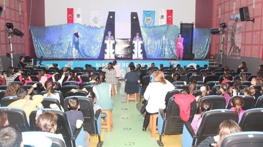 Ağa&ccedil;lar Dans Etti Minikler Eğlendi