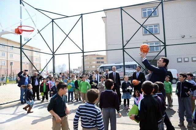 Osmangazi’de Okul Bahçeleri Yeşilleniyor