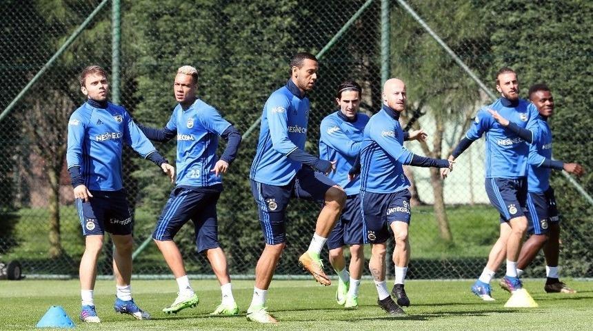 Fenerbah&ccedil;e, Karab&uuml;kspor Hazırlıklarını S&uuml;rd&uuml;rd&uuml;