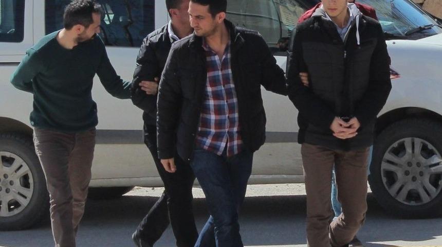 &Ccedil;&ouml;pte Bulunan Bombayla İlgili 2 Ş&uuml;pheli Yakalandı