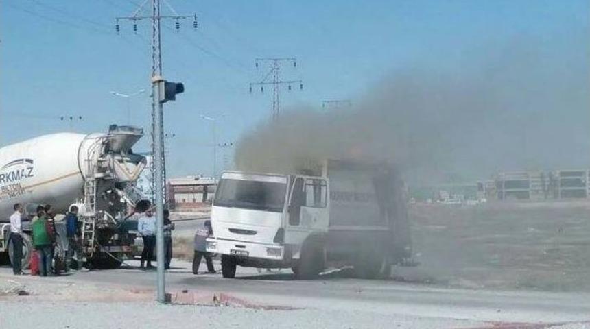 Karatay Belediyesi&rsquo;nin &Ccedil;&ouml;p Kamyonu Yandı