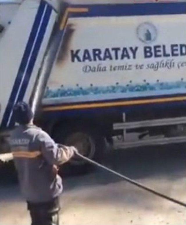 Karatay Belediyesi’nin Çöp Kamyonu Yandı