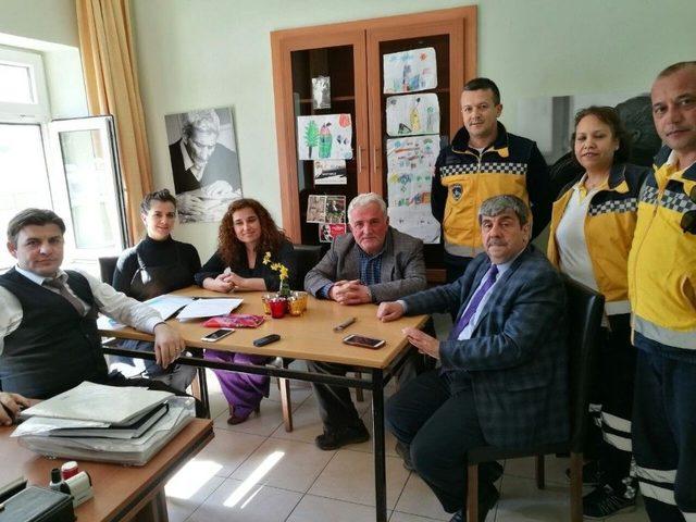 Burhaniye&rsquo;de G&ouml;n&uuml;ll&uuml; Torunlar Huzurevini Ziyaret Etti 1