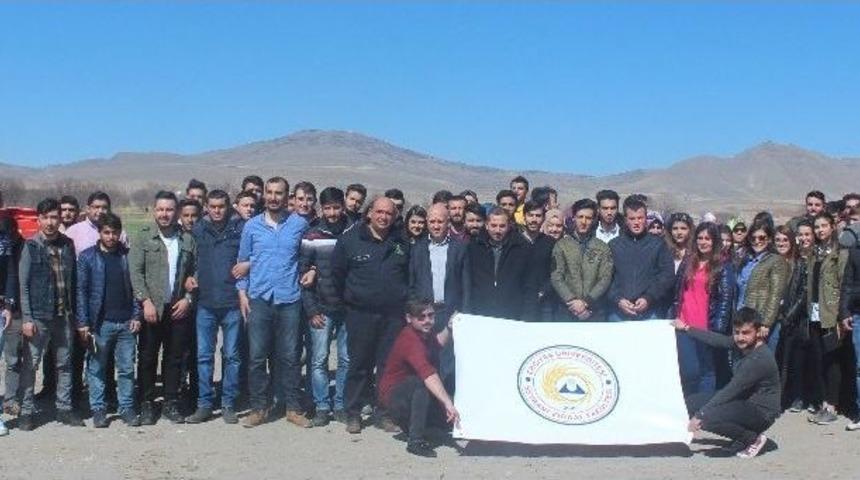 Seyrani Ziraat Fak&uuml;ltesinden Kayseri Şeker Pandoğa &Ccedil;iftliğinde Uygulamalı Eğitim