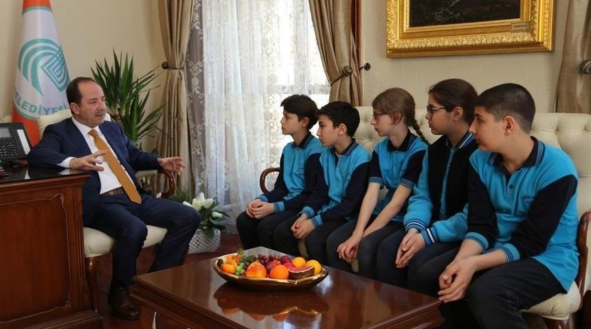 &Ouml;ğrenciler, Başkan G&uuml;rkan&rsquo;a Merak Ettiklerini Sordu