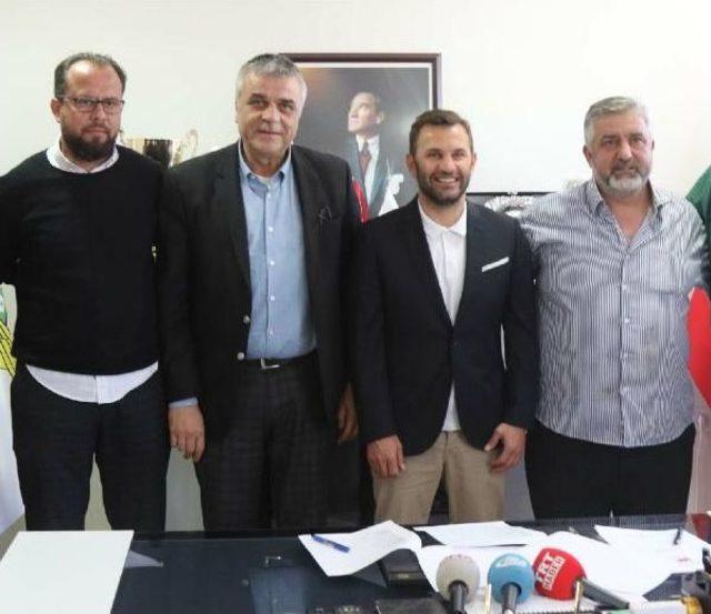 Akhisar Belediyespor'da Okan Buruk Imzayı Attı