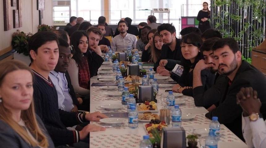 Yabancı Uyruklu &Ouml;ğrenciler Bir Araya Geldi