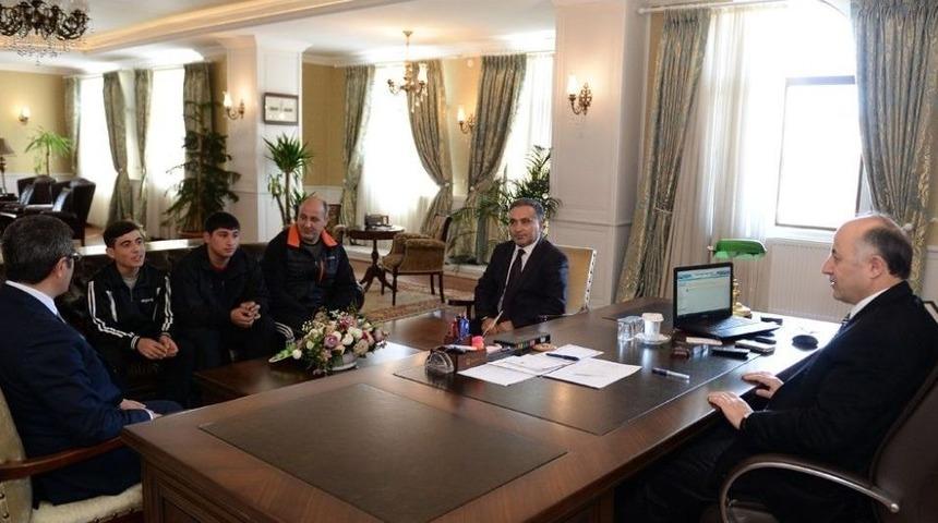 Şampiyon Sporcular Vali Azizoğlu&rsquo;nu Ziyaret Etti