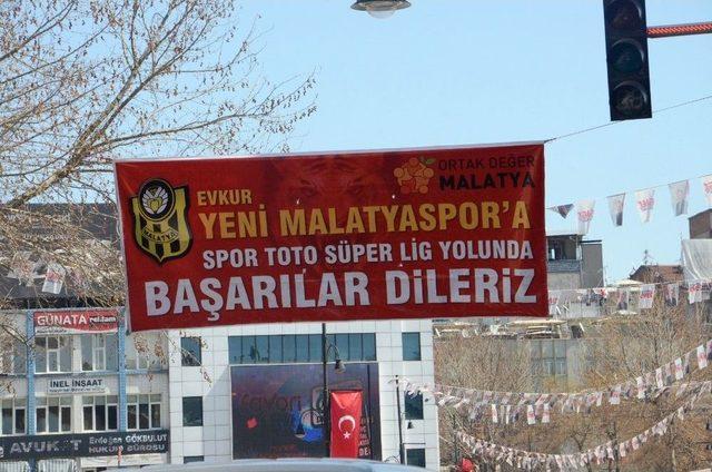 Ortak Değer Malatya Derneği’nden Bayrak Asma Kampanyası