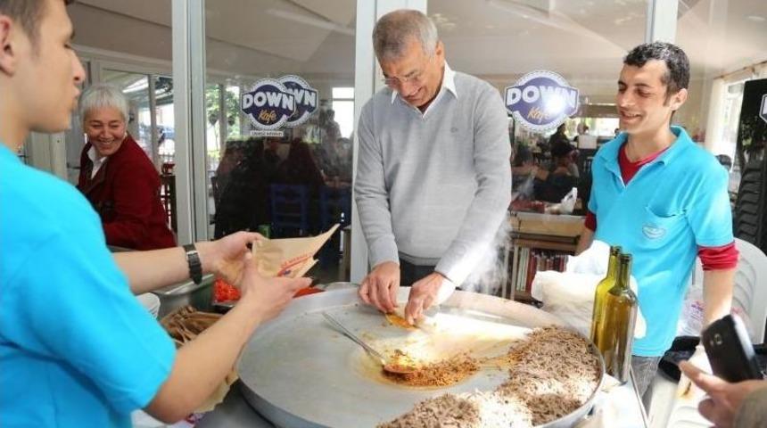 Başkan Tarhan&rsquo;dan Konuklara Tantuni Ziyafeti