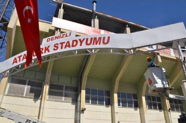 Erdoğan'a Hazırlık Için 'denizli Atatürk Stadı' Tabelası Söküldü (2)