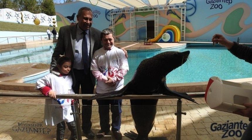 Down Sendromlu &Ouml;ğrencilerin Hayvanat Bah&ccedil;esi Keyfi