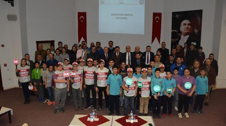 Sinop&rsquo;ta 61 Kişiye &ldquo;okul Ge&ccedil;it G&ouml;revlisi&rdquo; Belgesi