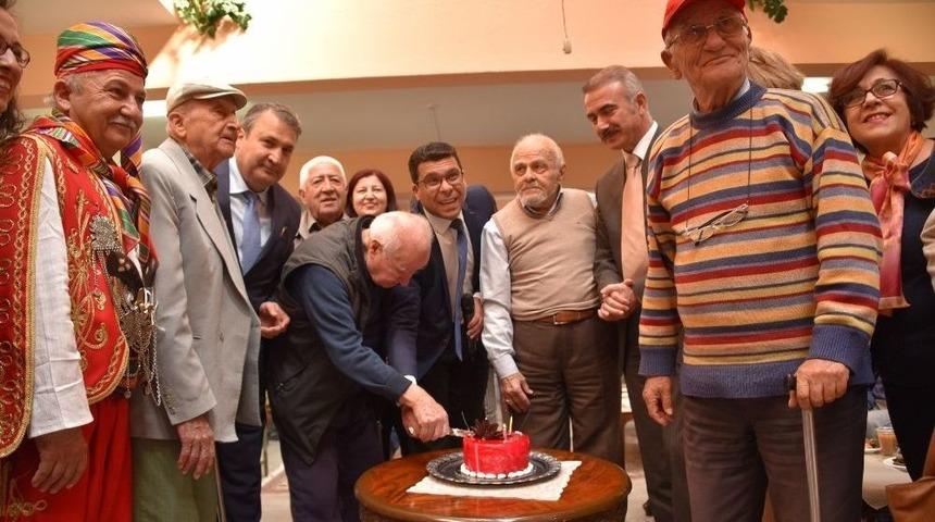 Başkan &Ccedil;er&ccedil;i Yaşlılarla Buluştu