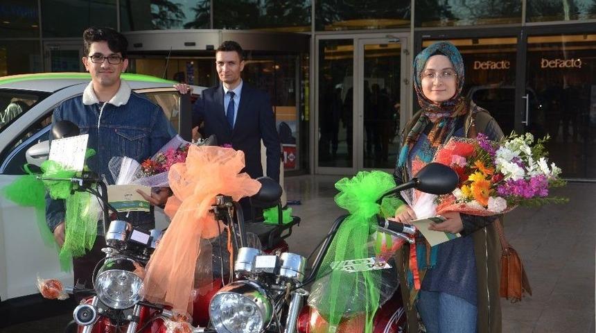 &Ccedil;ekilişi Kazanan Talihliler Hediyelerini Aldı