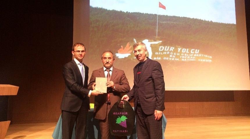 "y&uuml;z Yıl Değil Bin Yıl Ge&ccedil;se &Ccedil;anakkale Ge&ccedil;ilmez" Adlı Konferans D&uuml;zenlendi