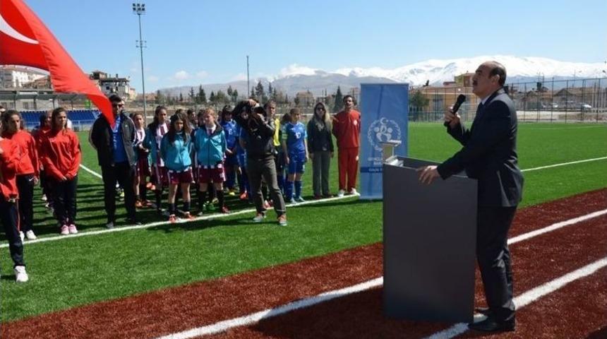 Okul Sporları Futbol Yarı Final M&uuml;sabakaları Başladı
