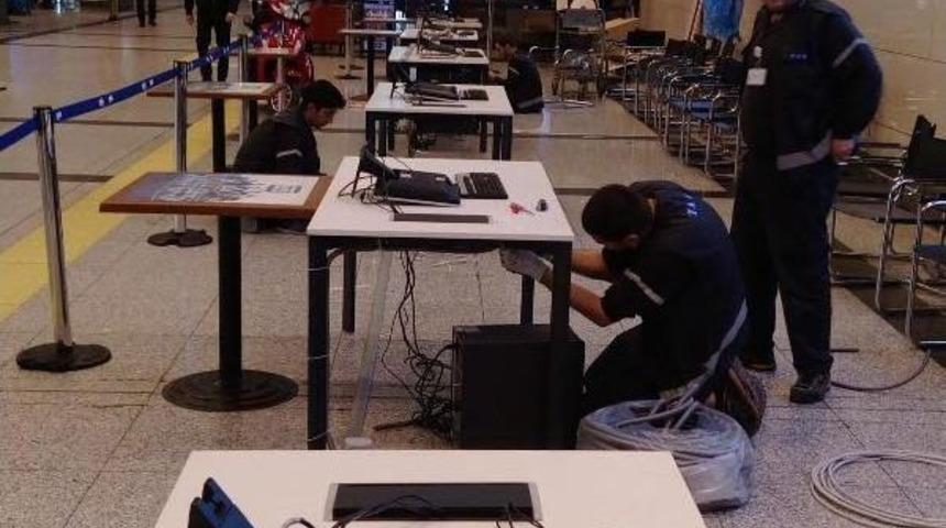 Atat&uuml;rk Havalimanı'nda Referandum Hazırlıkları Başladı