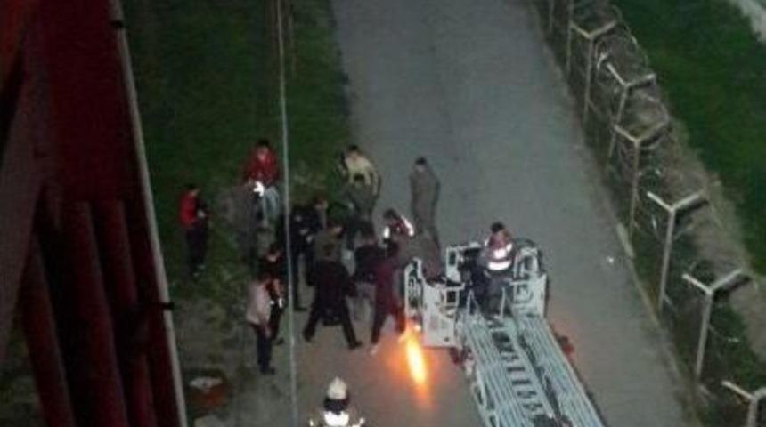 Buca Cezaevi'nde Film Gibi Firar Girişimi &Ccedil;atıda Bitti