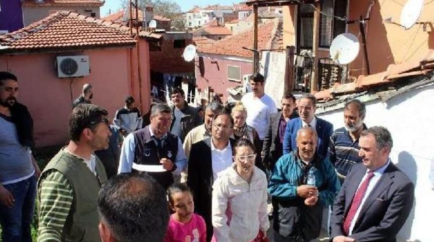 Chp'li Pur&ccedil;u Ayvalık'ta Roman Vatandaşların Sorununu Dinledi