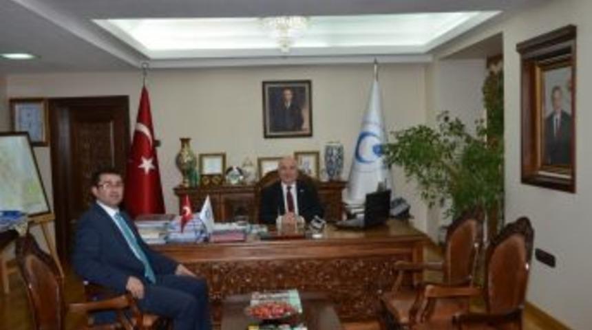 Besni Kaymakamı Gencer&rsquo;den Rekt&ouml;r G&ouml;n&uuml;ll&uuml;&rsquo;ye Ziyaret