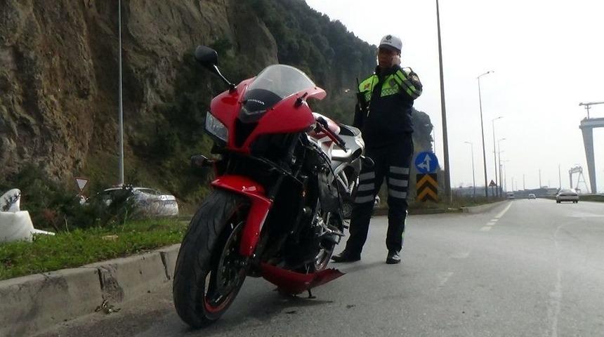 Motosiklet Viraja Girerken Devrildi: 1 Yaralı