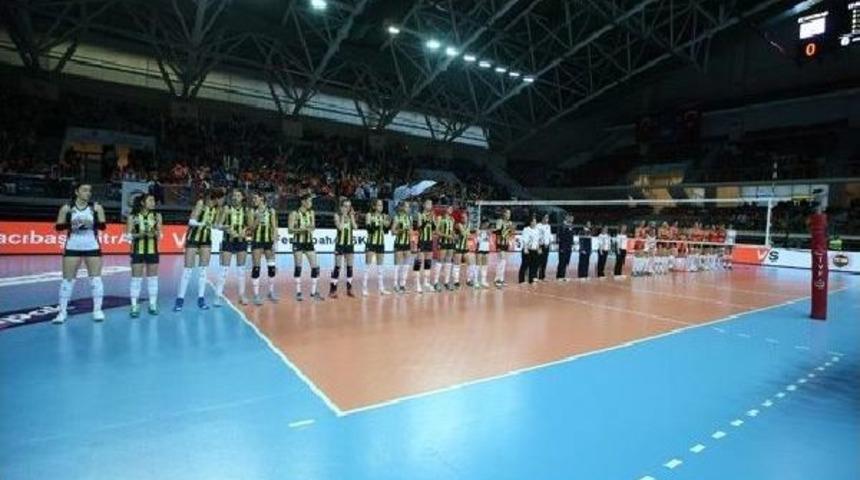 Eczacıbaşı Vitra - Fenerbah&ccedil;e: 2-3