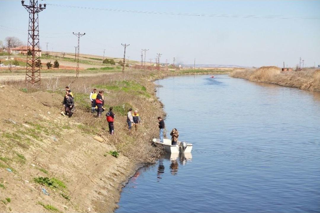 Balık&ccedil;ılar Da Arıyor, Liseli Kızdan Saatlerdir Haber Alınamıyor