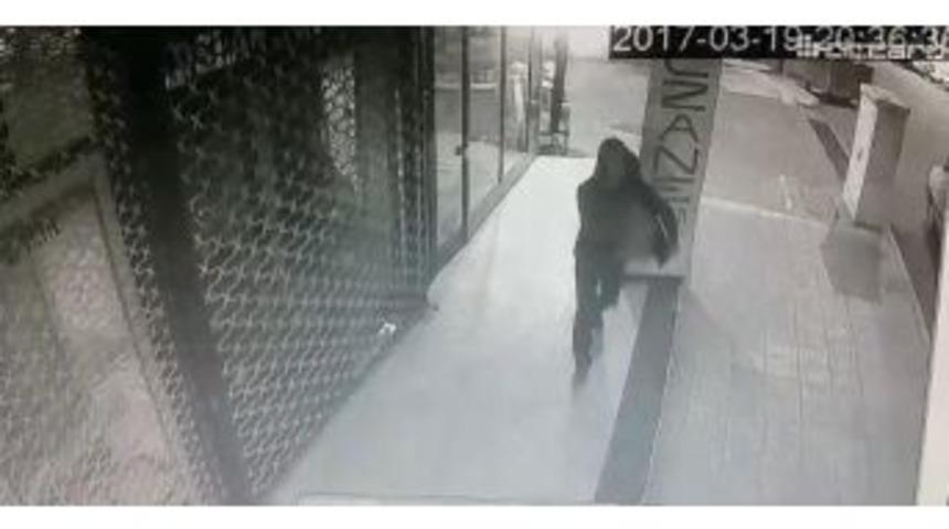 Adıyaman'da T&uuml;t&uuml;n Hırsızlığı Kamerada