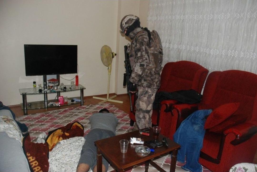 İstanbul&rsquo;da Zehir Tacirlerine Şafak Operasyonu