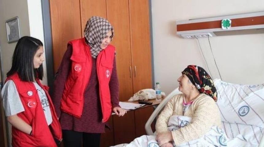 Ardahanlı Gönüllü Gençler Yaşlı Hastaları Ziyaret Etti