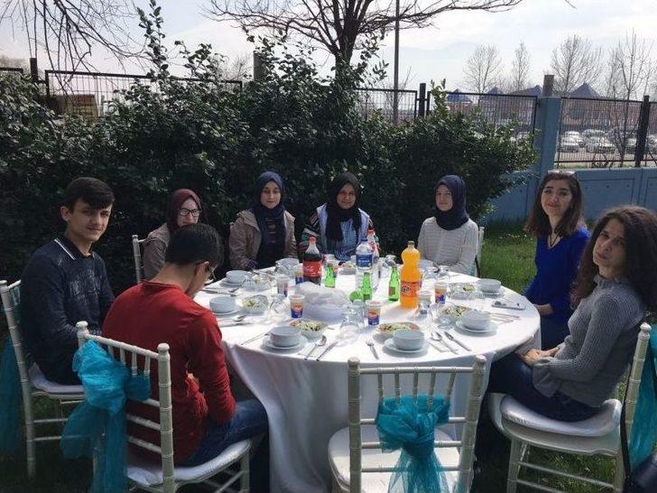 Dost Öğrenciler Kitap Fuarında Buluştu G4