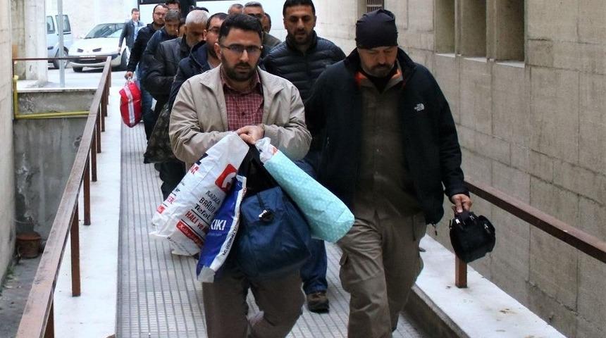 Bursa&rsquo;da Fet&ouml;/pdy &Uuml;yesi 10 Eski Vergi Dairesi &Ccedil;alışanı Adliyeye Sevk Edildi