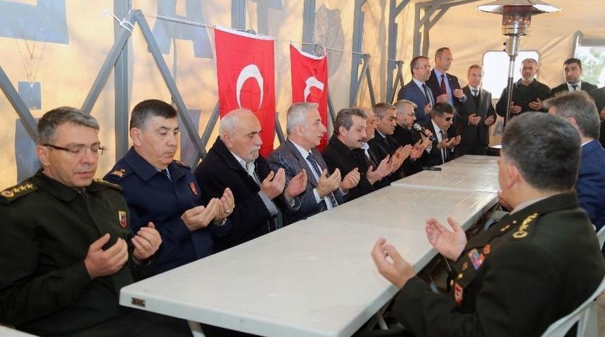 Vali Kam&ccedil;ı Şehit Mahmut Yıldırım&rsquo;ın Mevlidine Katıldı