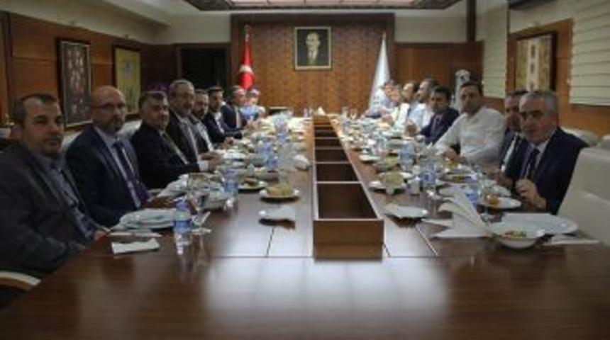 Vali Aktaş, Trt Y&ouml;neticileri İle Bir Araya Geldi