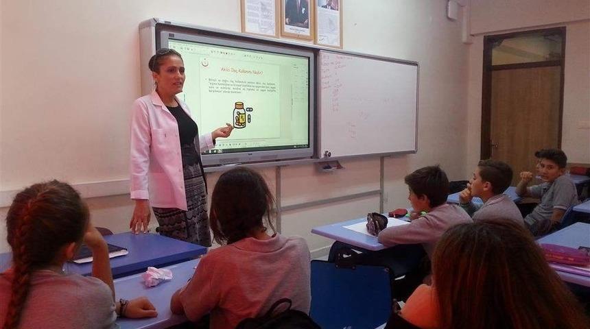 Okullarda Akılcı İla&ccedil; Kullanımı Anlatılıyor