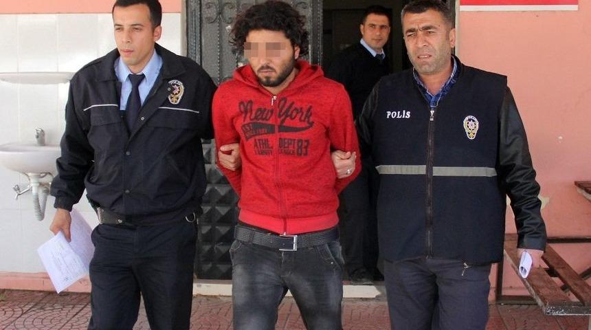 Kız &Ccedil;ocuğunu Sokakta Elle Taciz Eden Zanlı Yakalandı