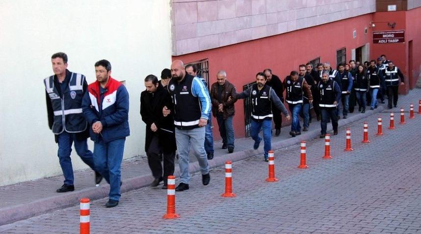 Feto/pdy Soruşturmasında G&ouml;n&uuml;ll&uuml; Eğitimciler Derneği &Uuml;yesi 24 Kişi Adliyeye &Ccedil;ıkarıldı